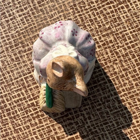 Beswick Hunca Munca Sweeping figurine - Picture 2 of 5